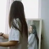 女生照镜子头像微信头像图片大全