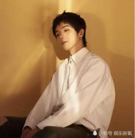 迈着六亲不认的步伐,比女孩子还要精致,你肯定想不到会是他