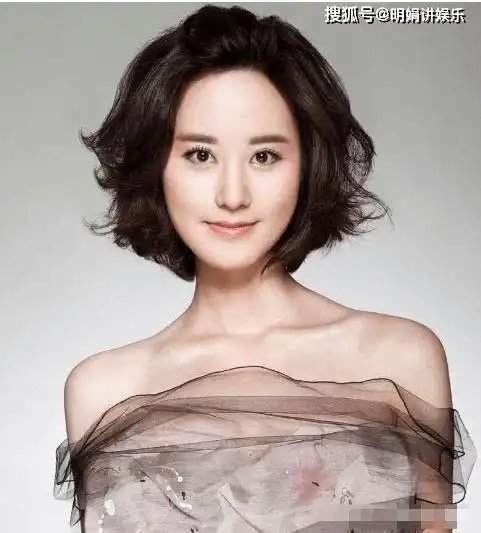 她被称为央视最美主持人,还是高考状元,人生开挂的她感情空白