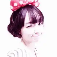 qq头像女短头发意境