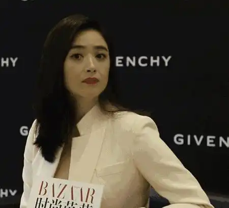 微胖女孩穿衣不用愁,瞧瞧蒋欣的显瘦秘籍,时髦高级谁穿谁美