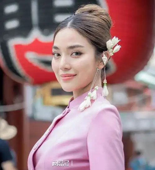 女星prang游日本身穿传统泰服推广泰国软实力