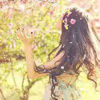 少女在花丛中微信头像微信头像图片大全