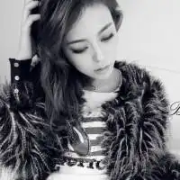 有没有这种类型的女头像黑白的还有点欧美风