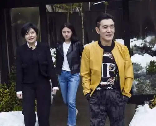 李咏年仅50岁病逝,每天只睡4小时,失眠多年,为了家人孩子,早睡有多重要