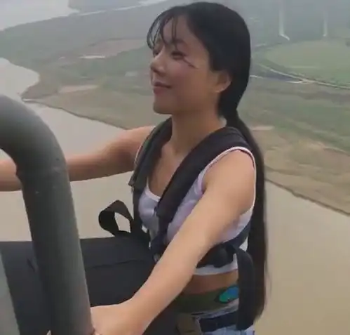 这是我见过最棒的美女蹦极,跳下去的那一瞬间,我感觉恋爱了