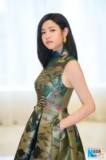 陈妍希展现完美侧脸优雅迷人少女感十足