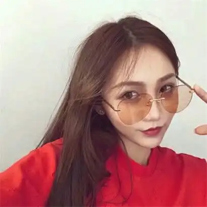 卡通红色头像女冷艳