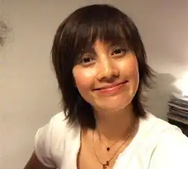 女儿为马伊琍化妆却意外撞脸闺蜜袁泉
