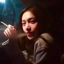 吸烟女头丨吸烟是兴趣与人品无关