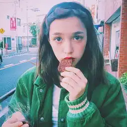 中国吃播嘉嘉人美话少大口吃晚饭四菜一锅饭