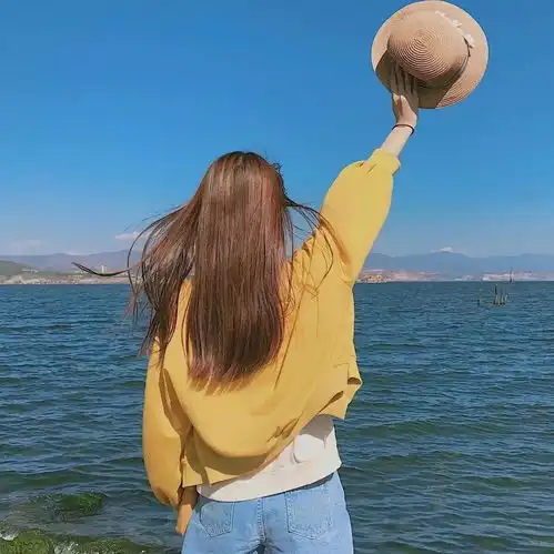 夕阳下的背影女生头像拥吻