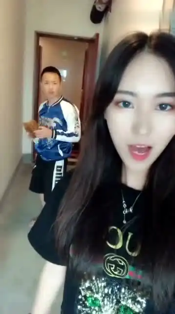 美女你把小伙子的台词抢了