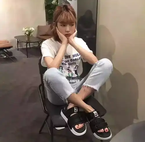 颜值的代表一只跳跃的豹子pūma这个夏天最帅的一款凉鞋情侣魔术贴