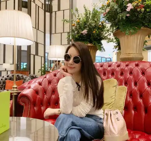 方媛36岁庆生照把人美到啦穿29000裙子与12590凉鞋,淑女又贵气