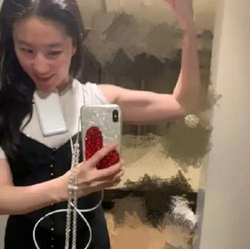 刘亦菲难得主动秀一回身材,网友这身子太迷人