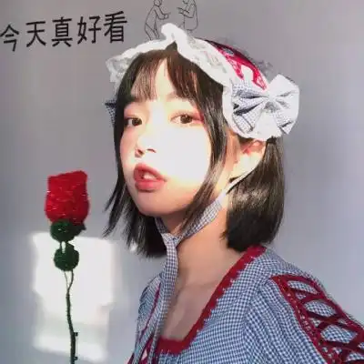 个性女头像酷短发霸气图片,高清好看的短发女头像个性酷炫
