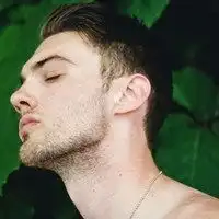胡渣男头像成熟