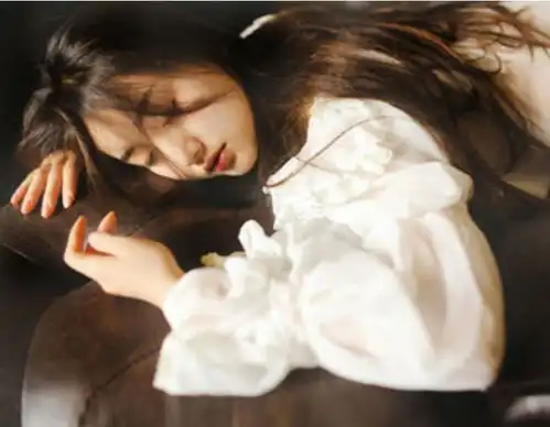 她有她的自由自在,你有你的自由自在,不是很狗,但就是舔对象