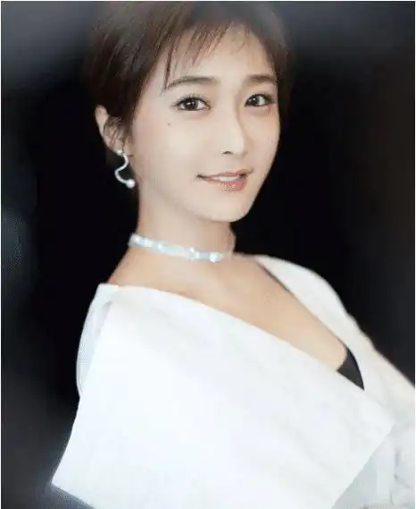 她背着丈夫参加好声音,走红后声称自己是单身,一下台就选择离婚