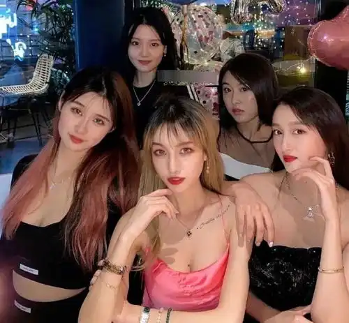 关晓彤转型暗黑性感风网友辣眼睛,放弃吧