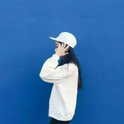白色衣服头像女生唯美蓝