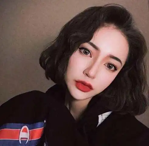 可爱的短发女孩头像真人