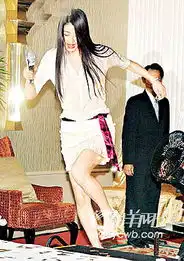 全智贤改黑脸玩亲民赴港宣传雏菊