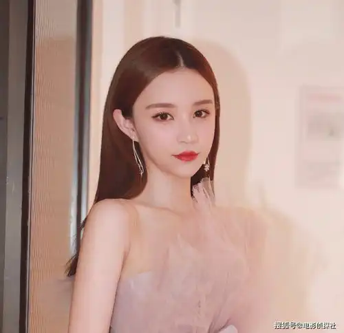 王思聪的14位前女友,13位都是网红脸,原因和初恋有关
