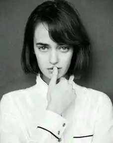 冷酷的qq情侣欧美皮肤大图用陌生人的身份一辈子在一起