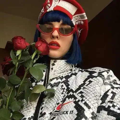 潮女大黑超已过气,今年的墨镜流行小小的