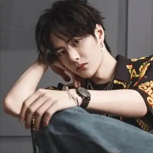 杨幂被偷拍睡男团王一博怒诉被跟踪私生饭请理智追星