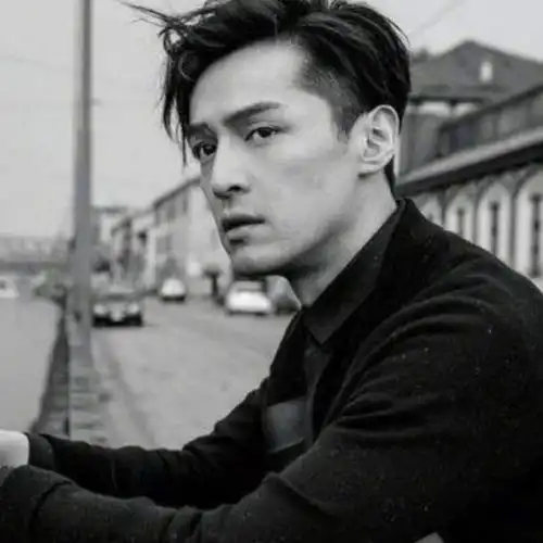 出道多年好评如潮,自拍即毁容的胡歌,最近你见到了吗