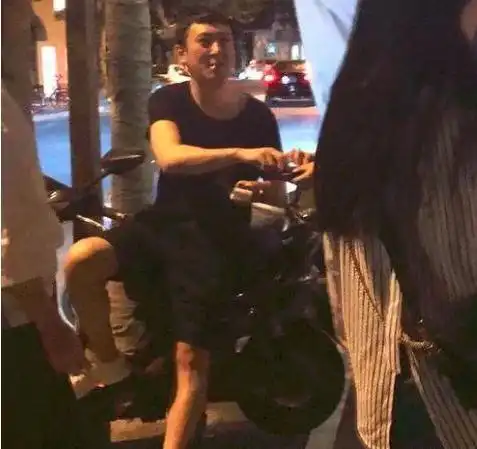 王思聪和网红女友杠上,聊天记录遭曝光,豪宅也被拔出