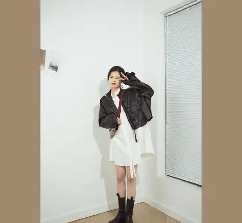 入秋皮衣怎么穿好看今年这几款皮衣搭配很流行,时髦个性又有型