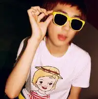 qq情侣戴墨镜头像静静的呼吸身边有你的空气