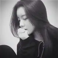 女人伤感黑白背影头像邬