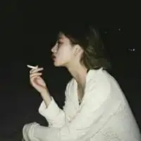 吸烟女生头像霸气超拽喝酒吸烟女生头像