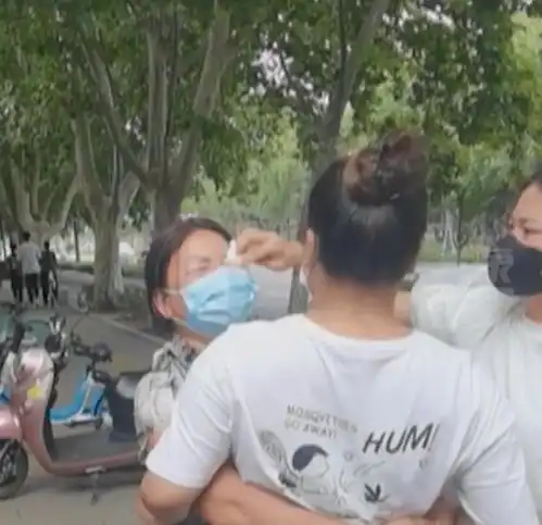 被母亲打,女孩出走12年不和家里联系,母亲通过核酸检测找到女儿