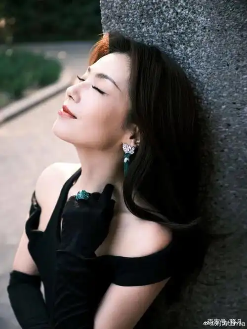 当红女星刘涛晒多组写真超美艳雪肤玉貌太性感甜美