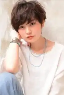 适合圆脸女生的短发发型,抖音女网红最火的短发