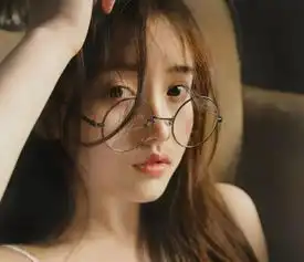 戴眼镜美女卡通头像小玥