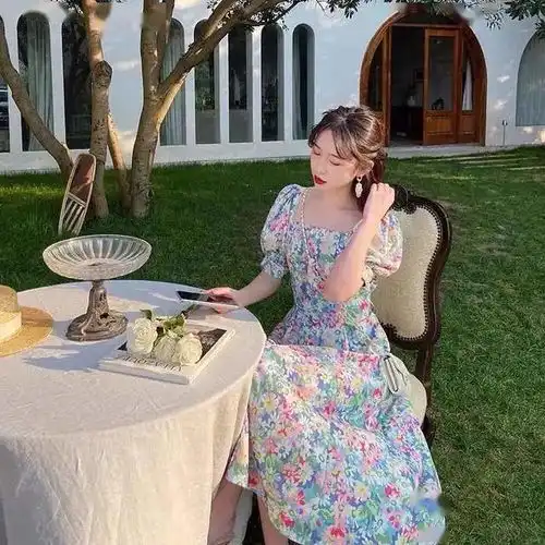 扔掉烂大街的碎花裙入手今夏最时髦的油画裙纯欲又仙气