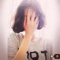 qq头像女生短发带帽抽烟