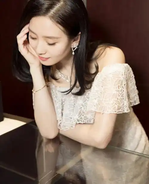 古典美女刘诗诗气质真不错