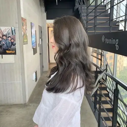 想要发色轻盈又仙气爆棚的女生,跟着染就对了