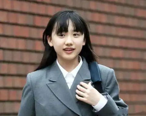 那个演技炸裂的日本小女孩长大了,今长成了新垣结衣的样子