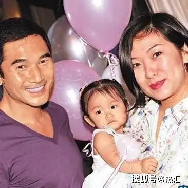 冯德伦原名冯进财,朱丹原名朱冬花,看到方中信的原名,我笑喷了