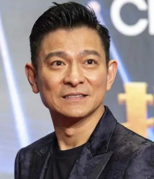 当年刘德华负债千万,她帮刘德华还清巨额债务,如今华仔为她养老