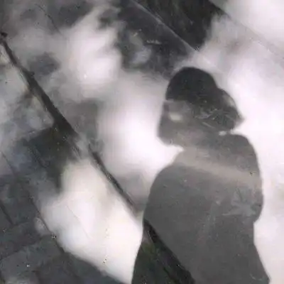 黑白背影头像女生侧脸女生伤感的头像合集